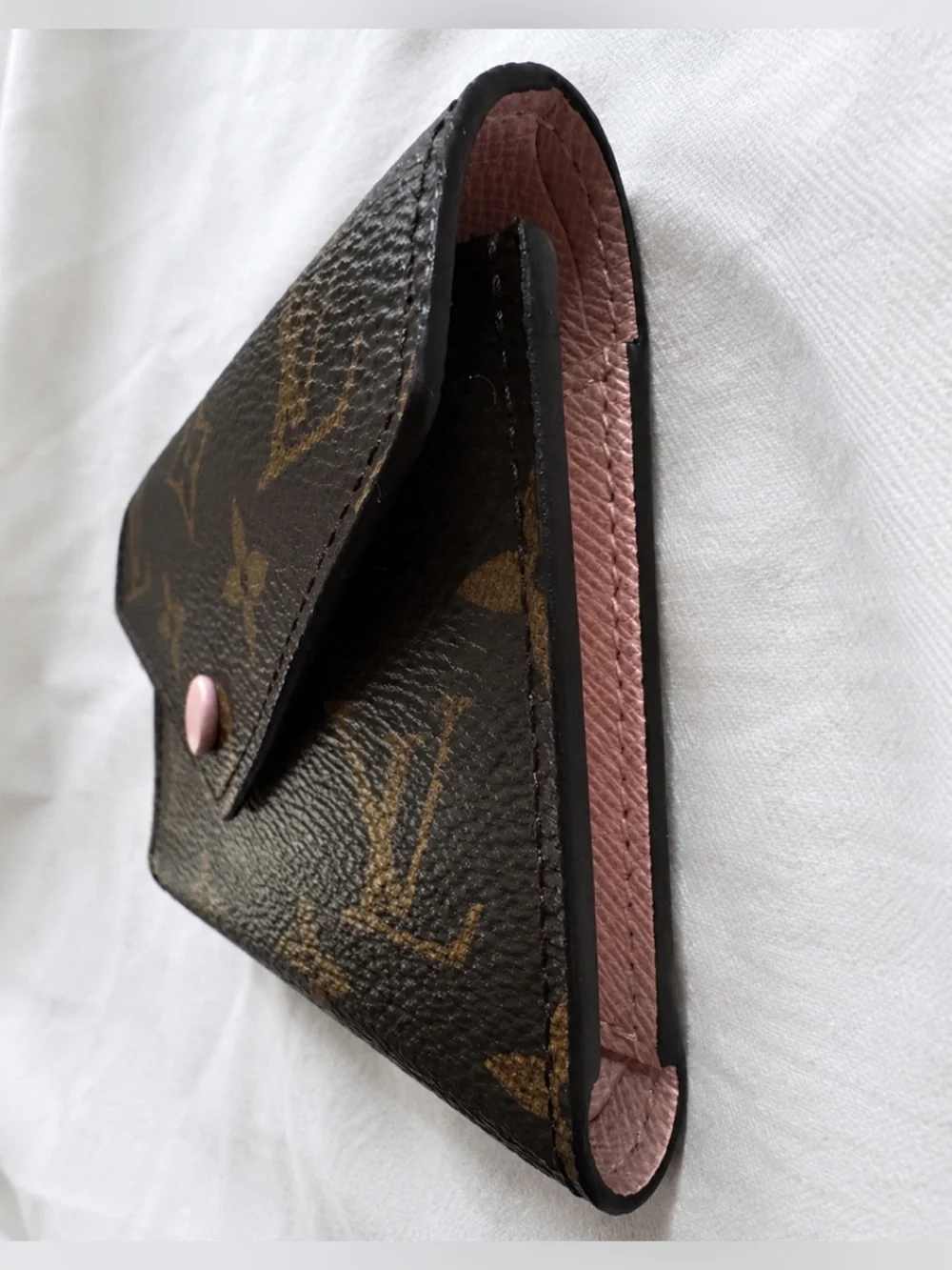 NWT Louis Vuitton • Victorine Wallet • Signature Monogram Rose Ballerine • M6236